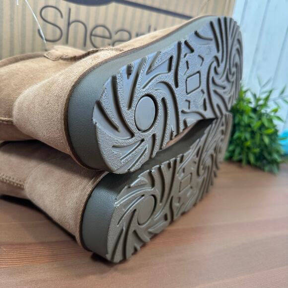 Kirkland Signature Women's Shearling Scalloped Edge Boots Size 9 - Picture 6 of 6